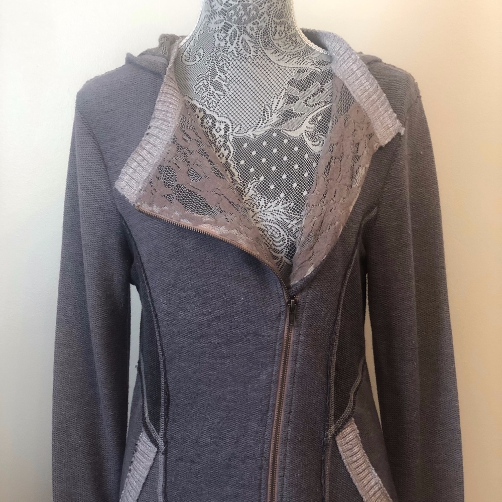 Women's lace detailed jacket/top